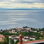 Kozul S Predivnim Pogledom Na *