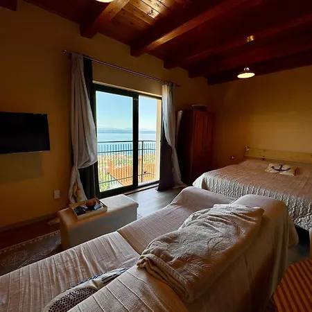 Kozul S Predivnim Pogledom Na