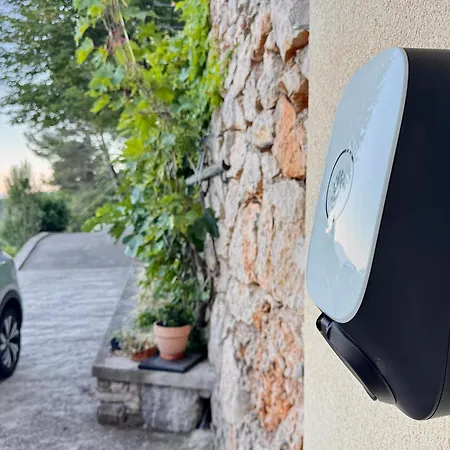 公寓 Kozul - Panoramski Pogled Na & Ev Wallbox 洛夫兰